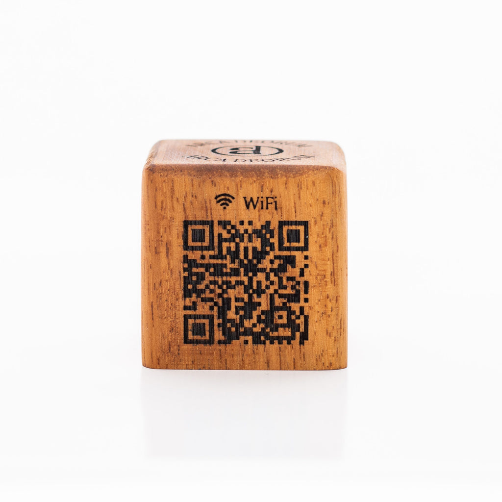 Ξύλινος κύβος QR ιρόκο — Πυρογραφία Laser
